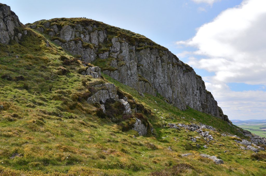 Ancient Volcanoes: The Silent Guardians (image credits: wikimedia)