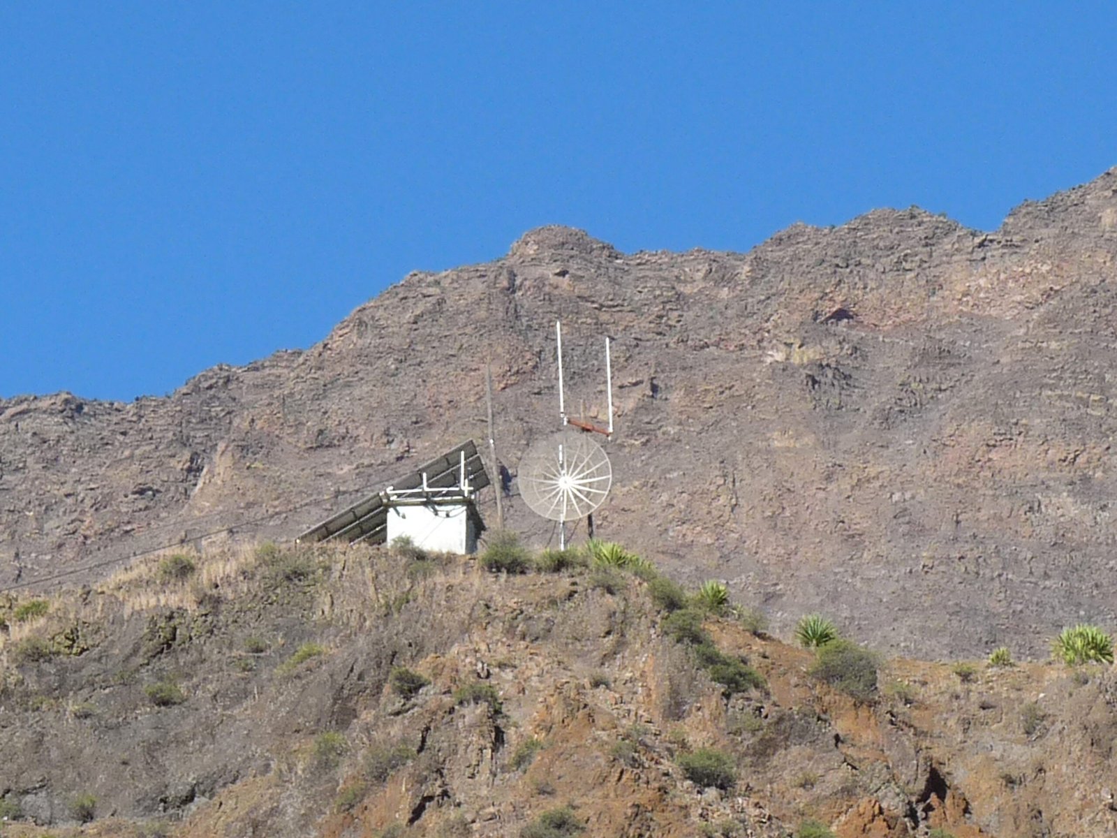 The Science of Monitoring Volcanoes (image credits: wikimedia)