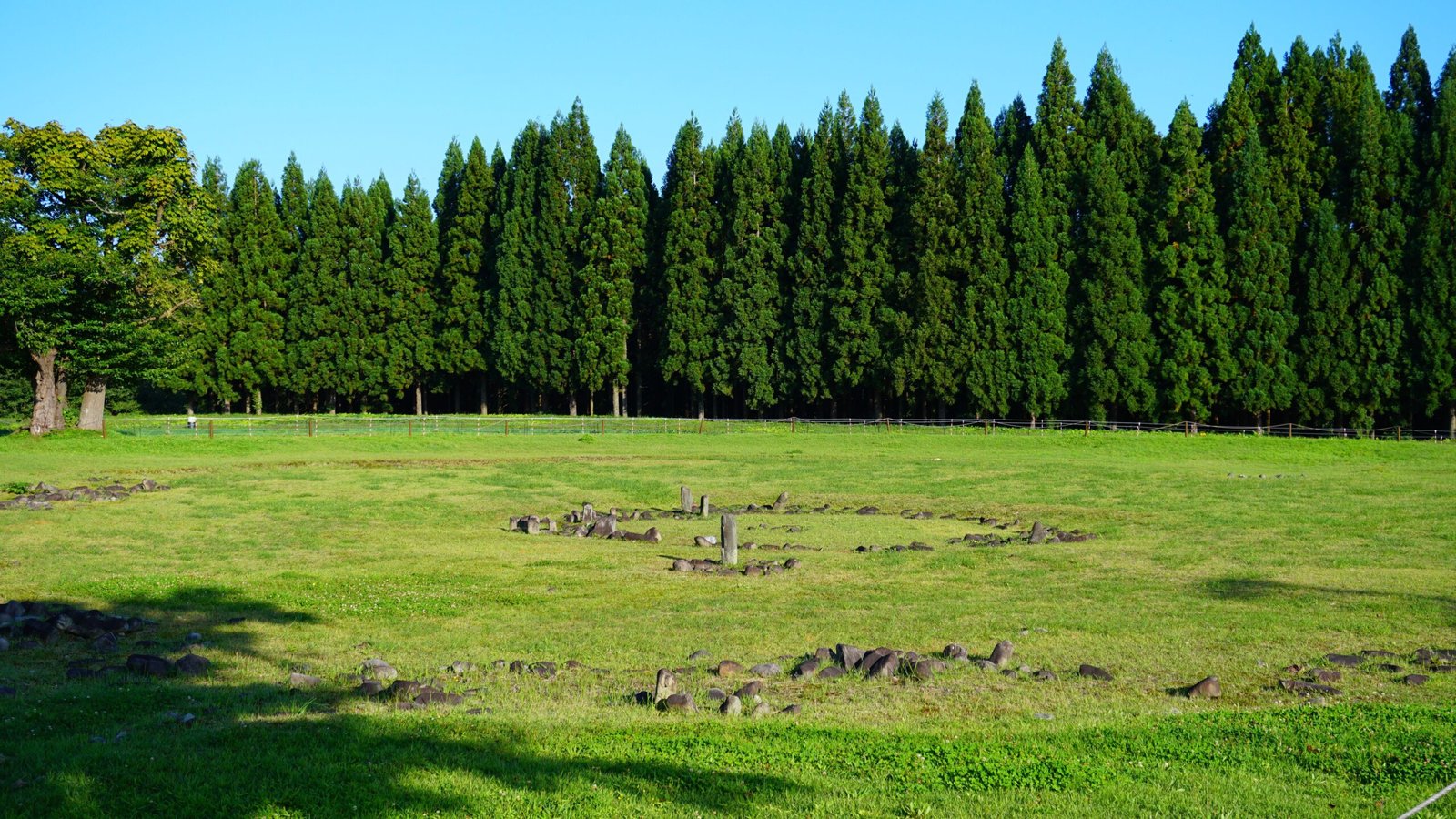 Reflections on an Ancient City’s Living Heart (image credits: wikimedia)