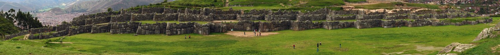The Mighty Sacsayhuamán: Fortress of Precision (image credits: wikimedia)
