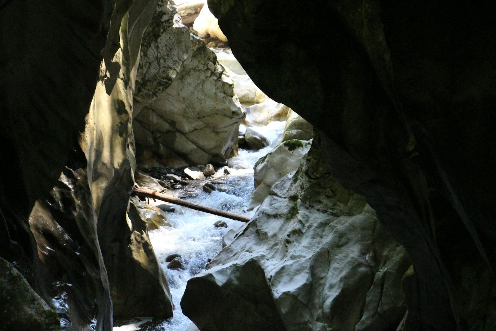 The River That Disappears Underground: Exploring America’s Vanishing Waterways