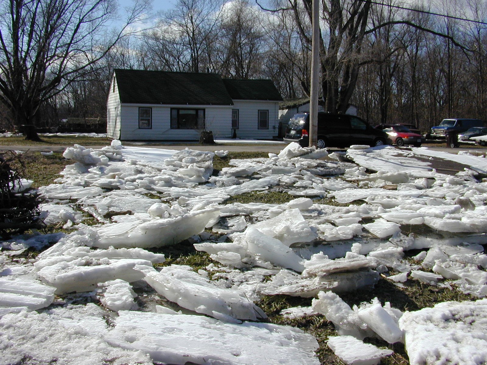 How Ice Shoves Form: The Recipe for Chaos (image credits: wikimedia)