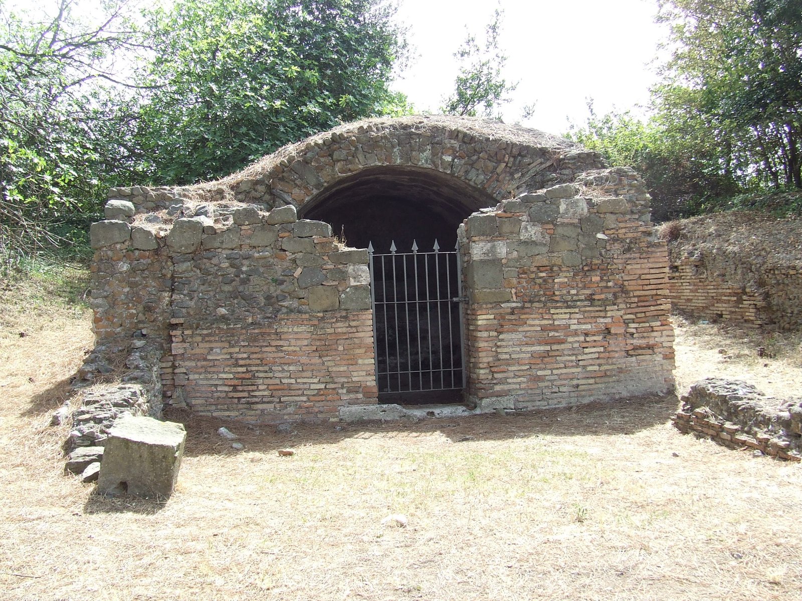 Technological Breakthroughs: AI and Archaeology Unite (image credits: wikimedia)