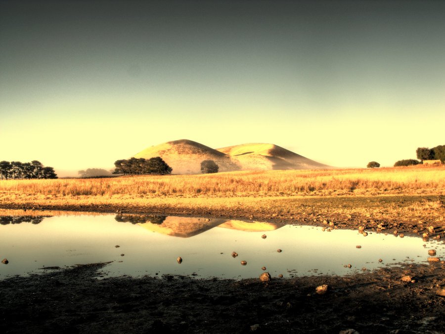 The Iconic Landforms: Craters, Cones, and Maar Lakes (image credits: wikimedia)