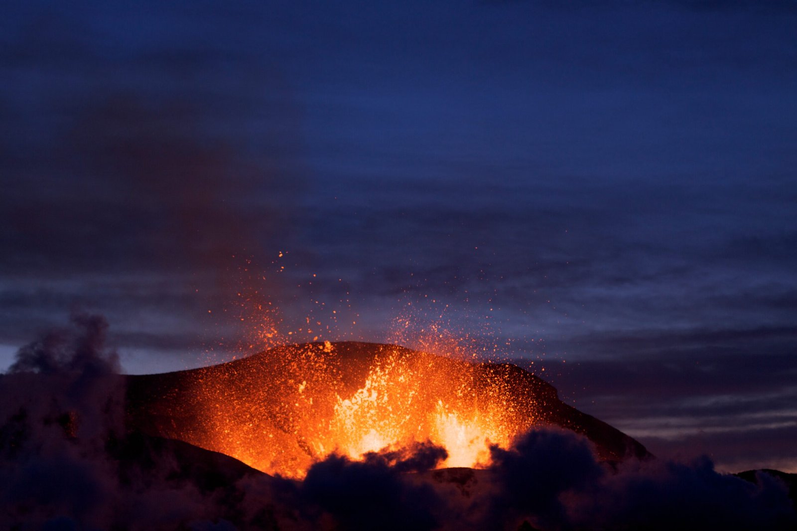 The Last Eruptions: When Did the Volcanoes Fall Silent? (image credits: wikimedia)