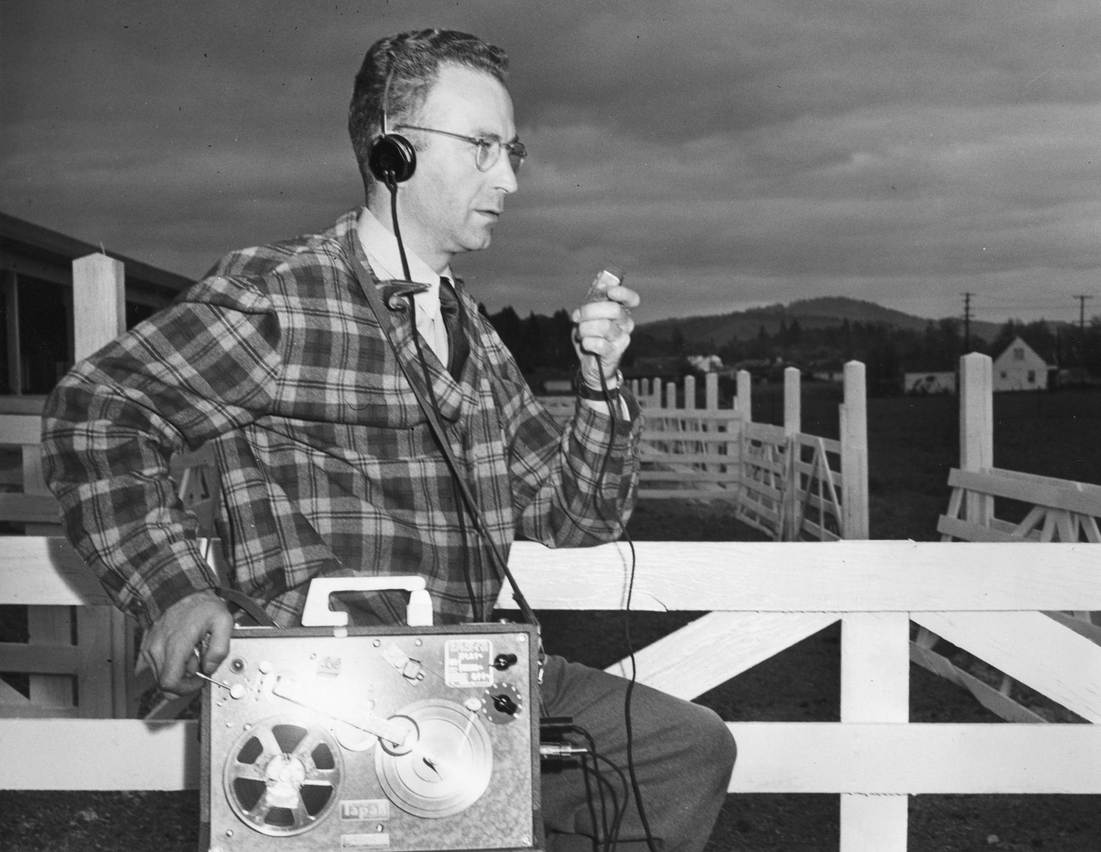 Technology: From Bulky Recorders to Pocket Devices (image credits: wikimedia)