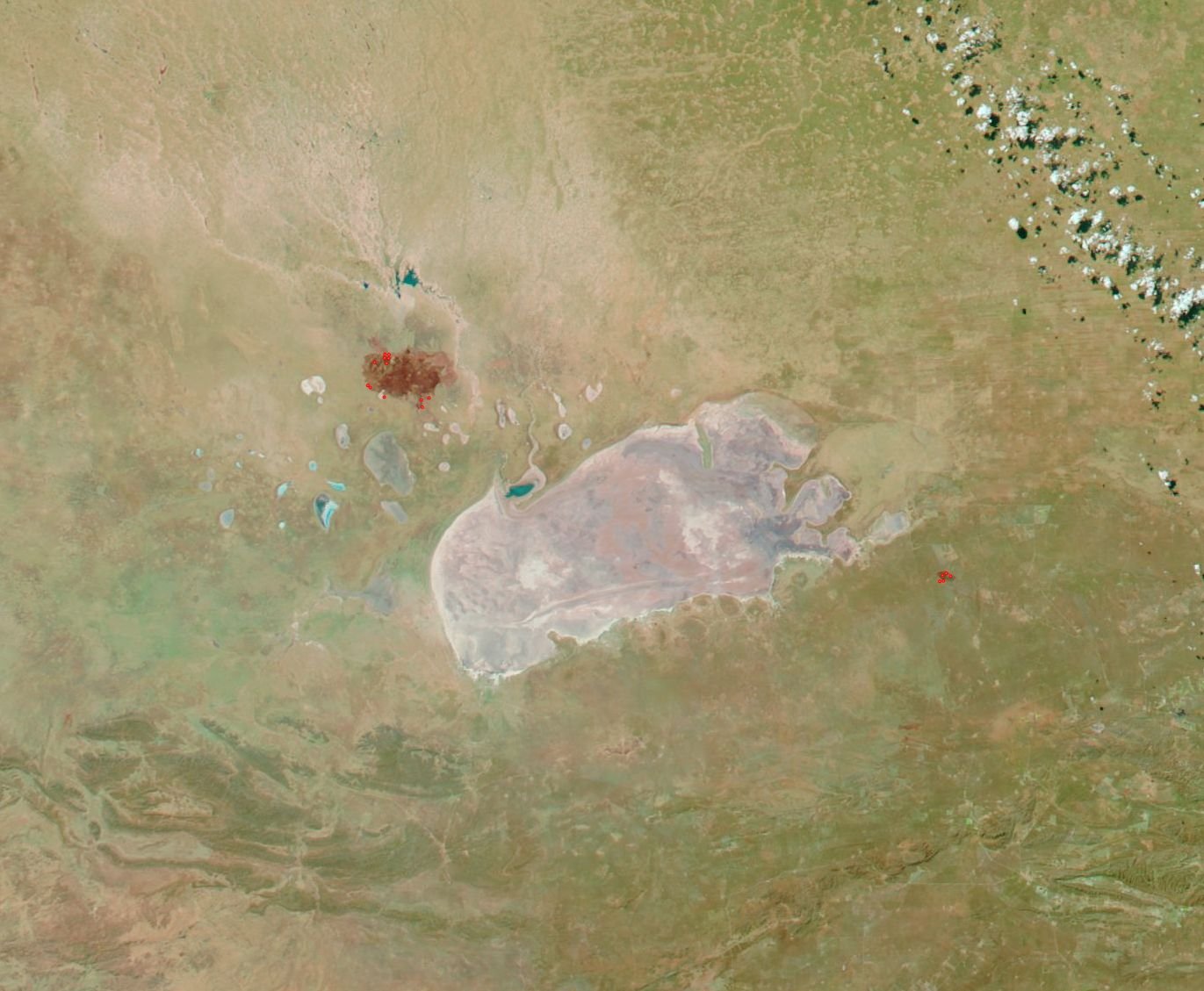 How Climate Change Impacts Pink Lakes (image credits: wikimedia)