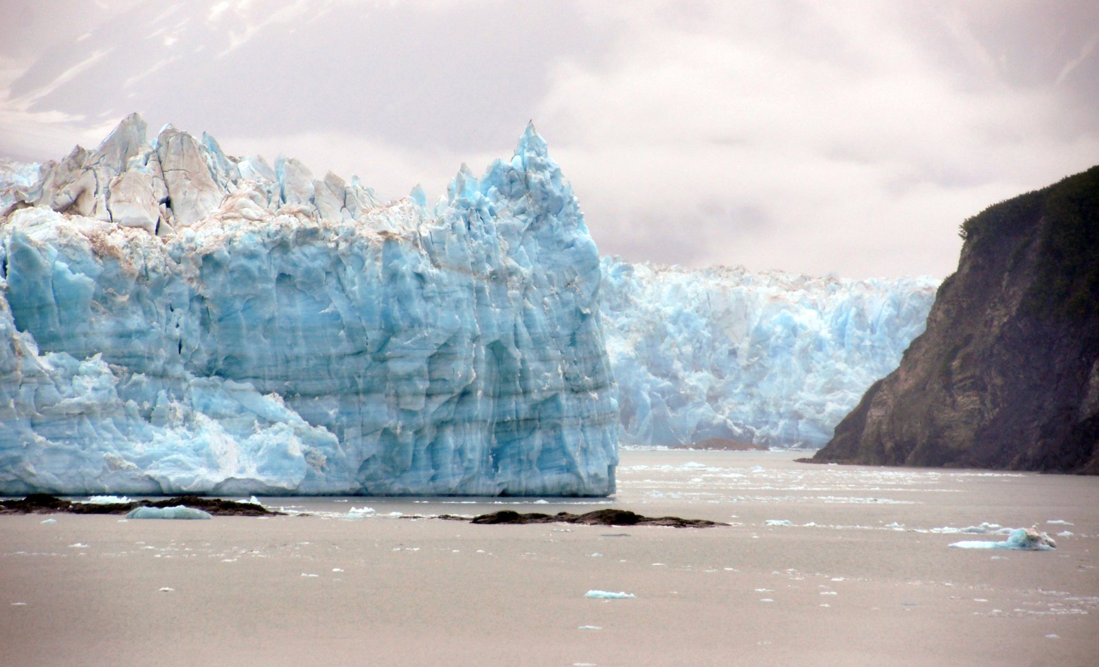 The Vanishing Glaciers of Alaska (image credits: wikimedia)