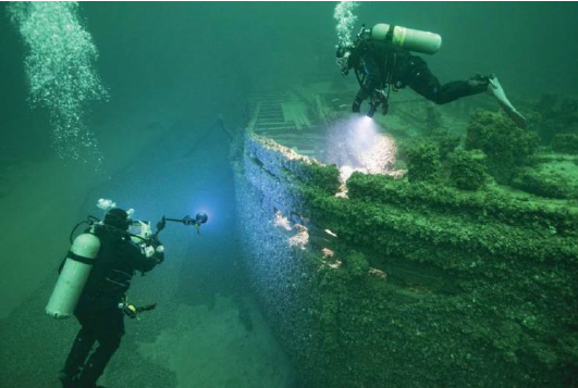 Buried Treasures and the Lure of Sunken Wealth (image credits: wikimedia)