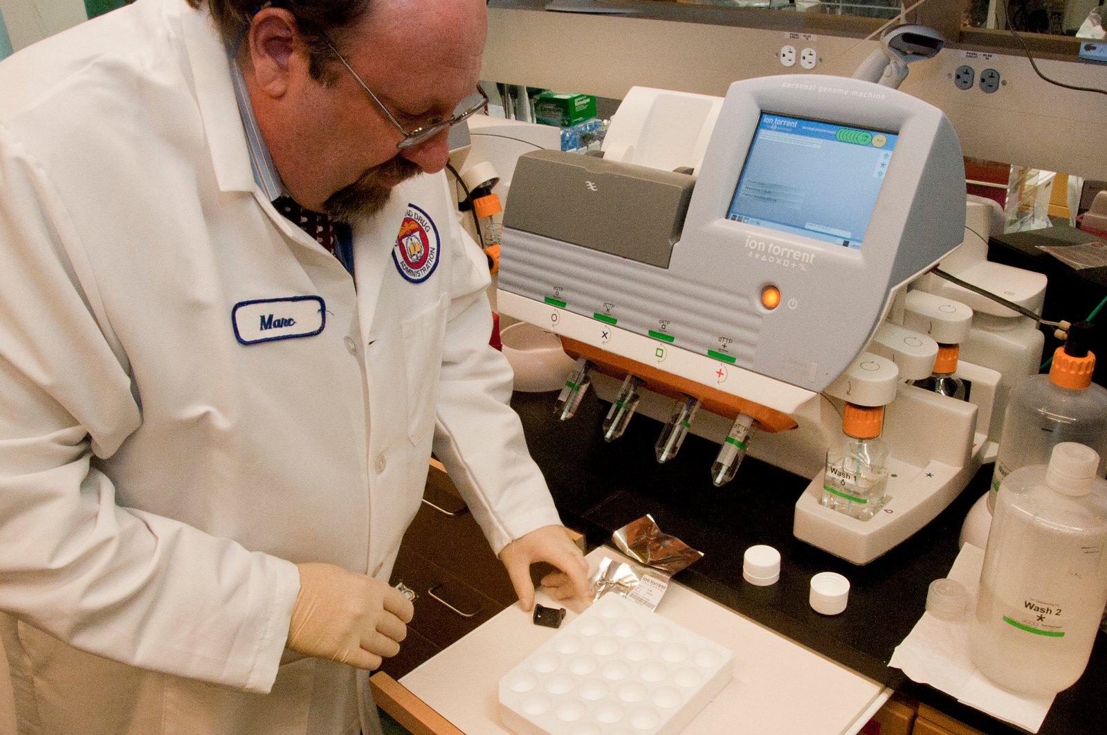 The Role of “Flu Hunters” in the Field (image credits: wikimedia)