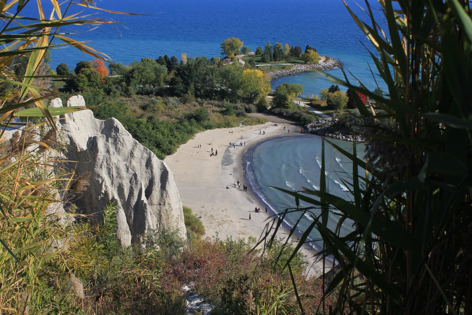 The Bluffs: Toronto’s Towering Ice Age Remnants (image credits: wikimedia)
