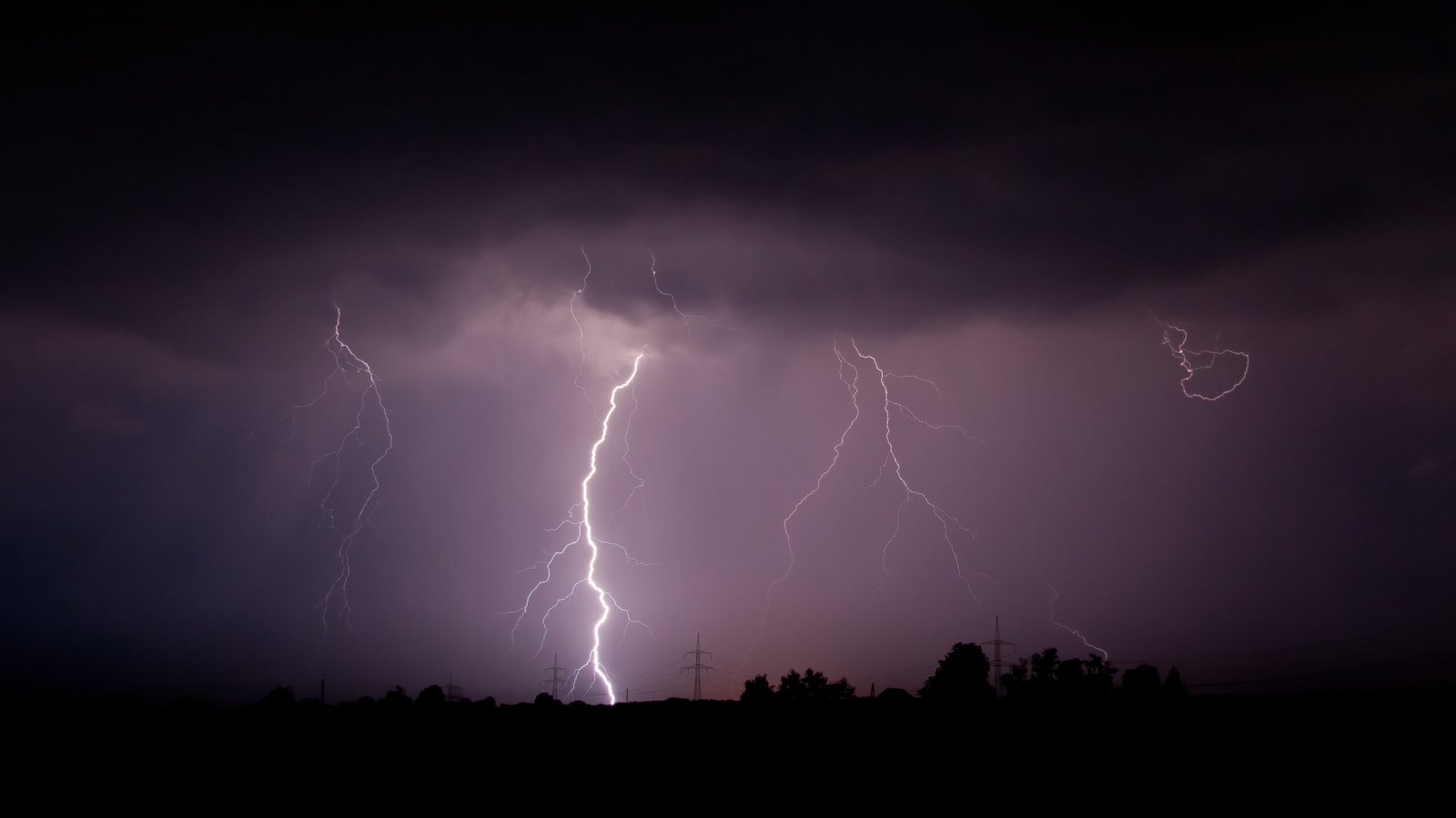 How Climate Change Might Affect Lightning Strikes (image credits: wikimedia)