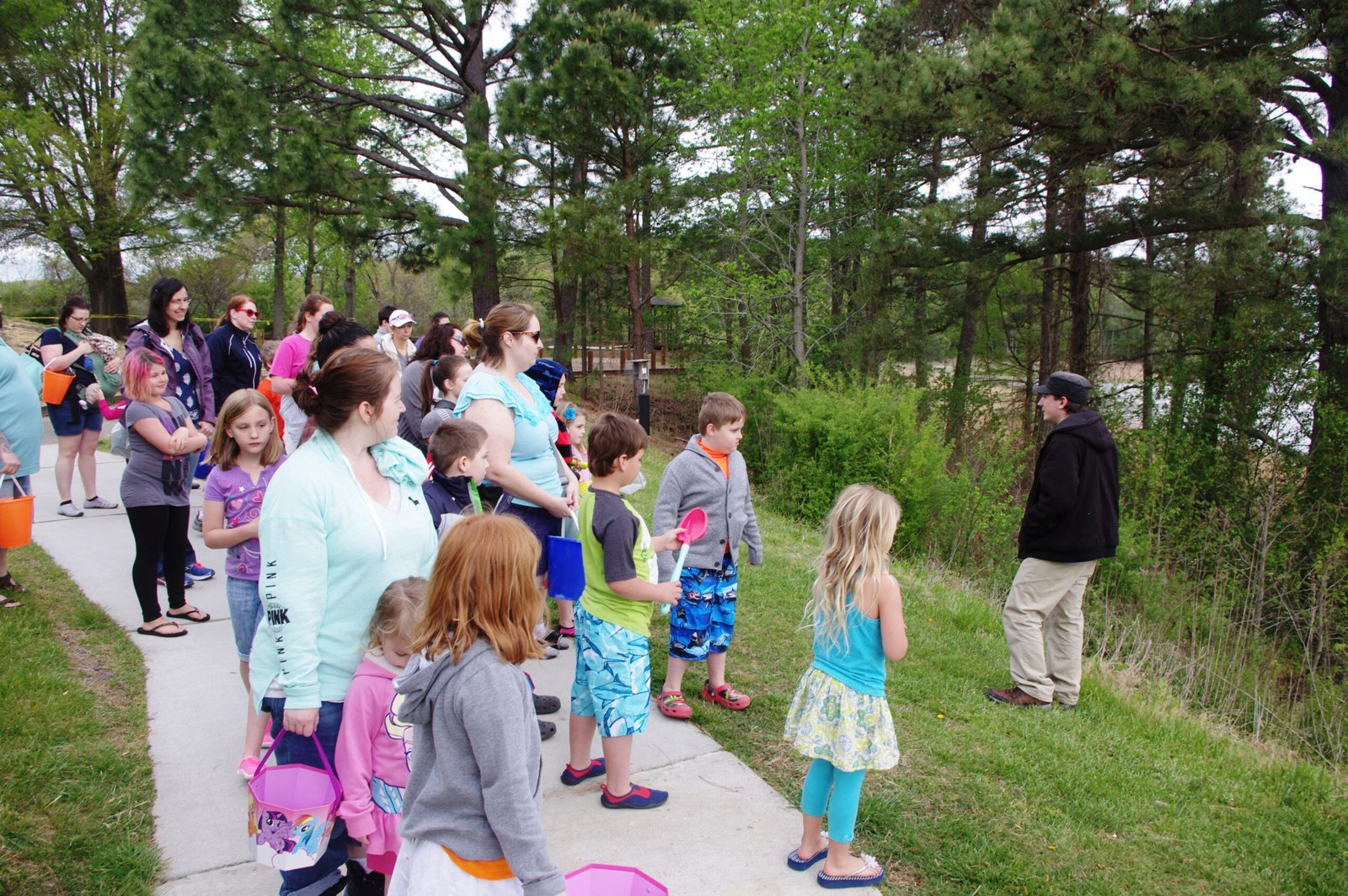 Community Fossil Hunts and Citizen Science (image credits: wikimedia)