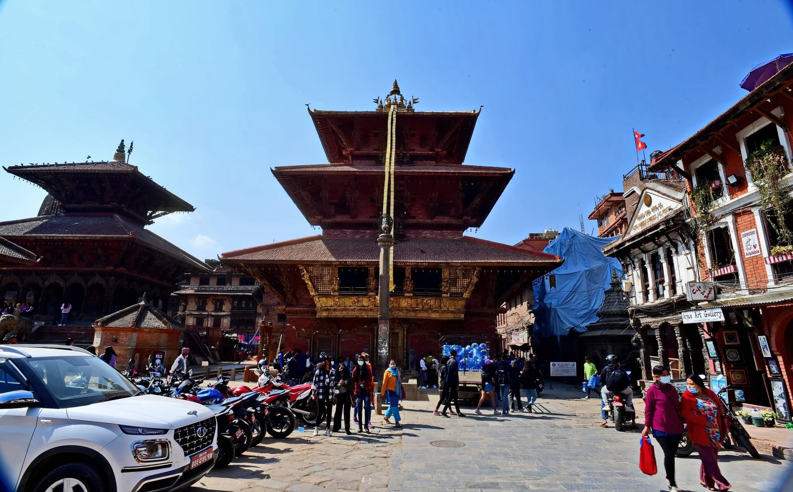 Traditional Building Techniques and Earthquake Resilience (image credits: wikimedia)