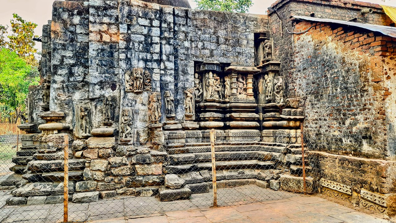 Symbolism in Ruins: Cultural Memory and Earthquakes (image credits: wikimedia)