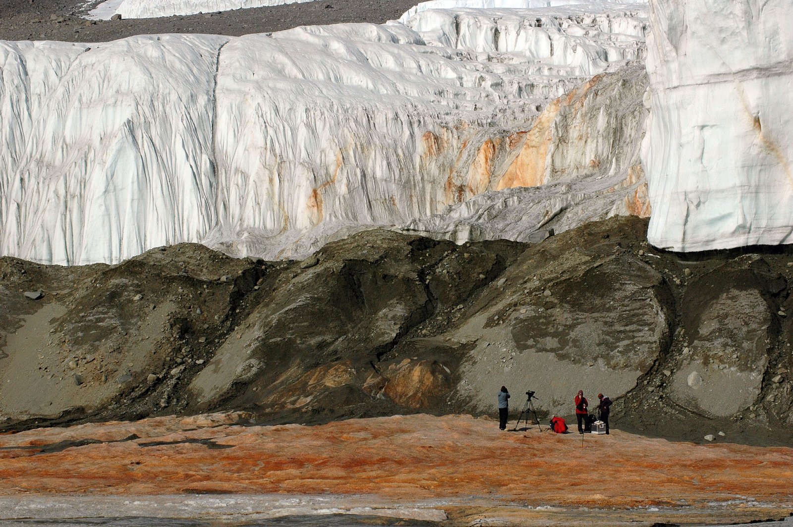 Unusual Phenomena: Blood Falls in Antarctica (image credits: wikimedia)