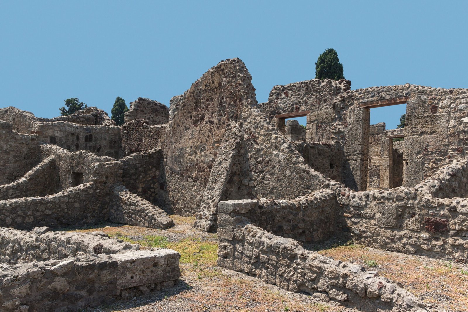 Mount Vesuvius: Preserving Pompeii’s Daily Life (image credits: wikimedia)