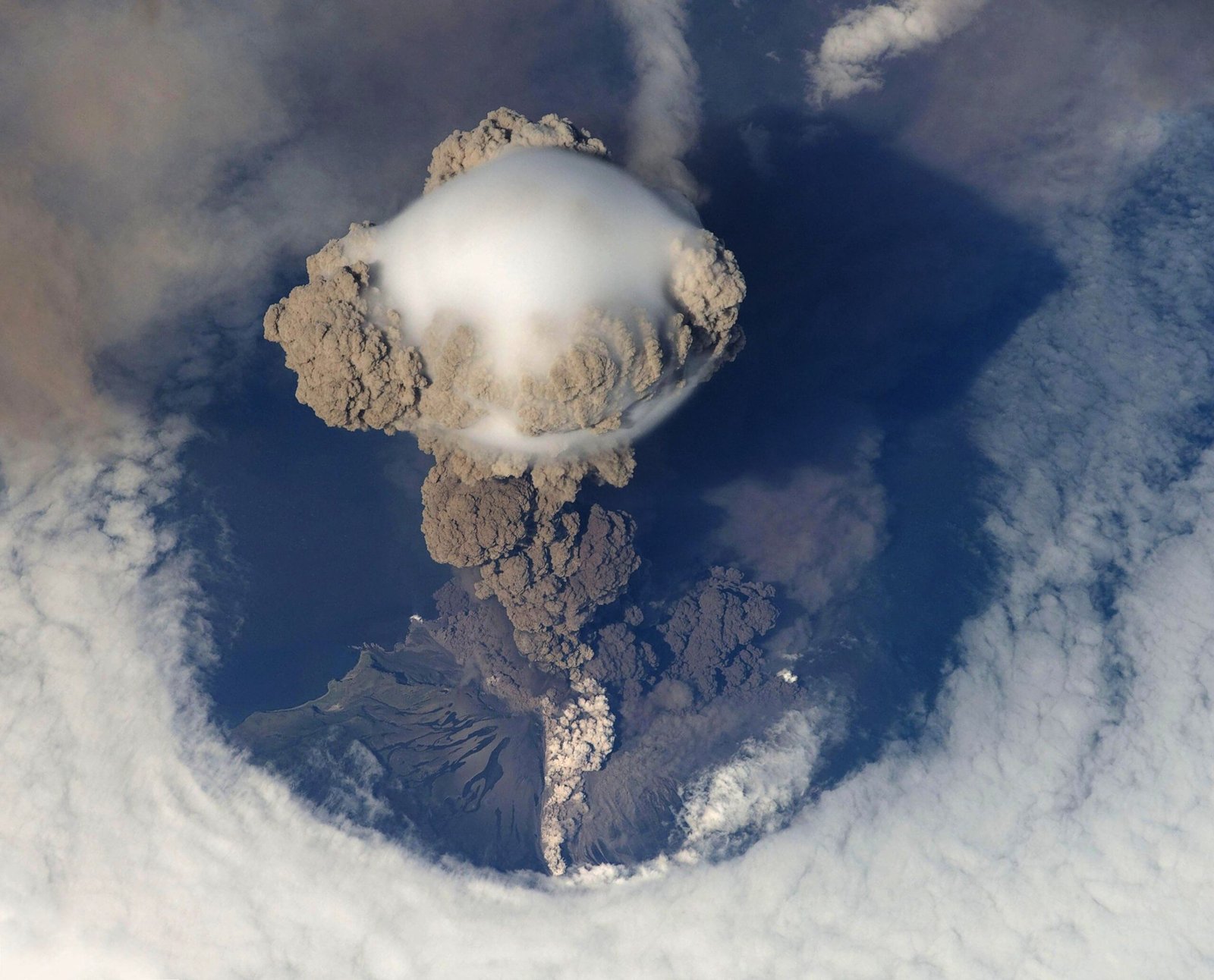 Learning from Nature: Volcanic Eruptions and Cloud Physics (image credits: wikimedia)