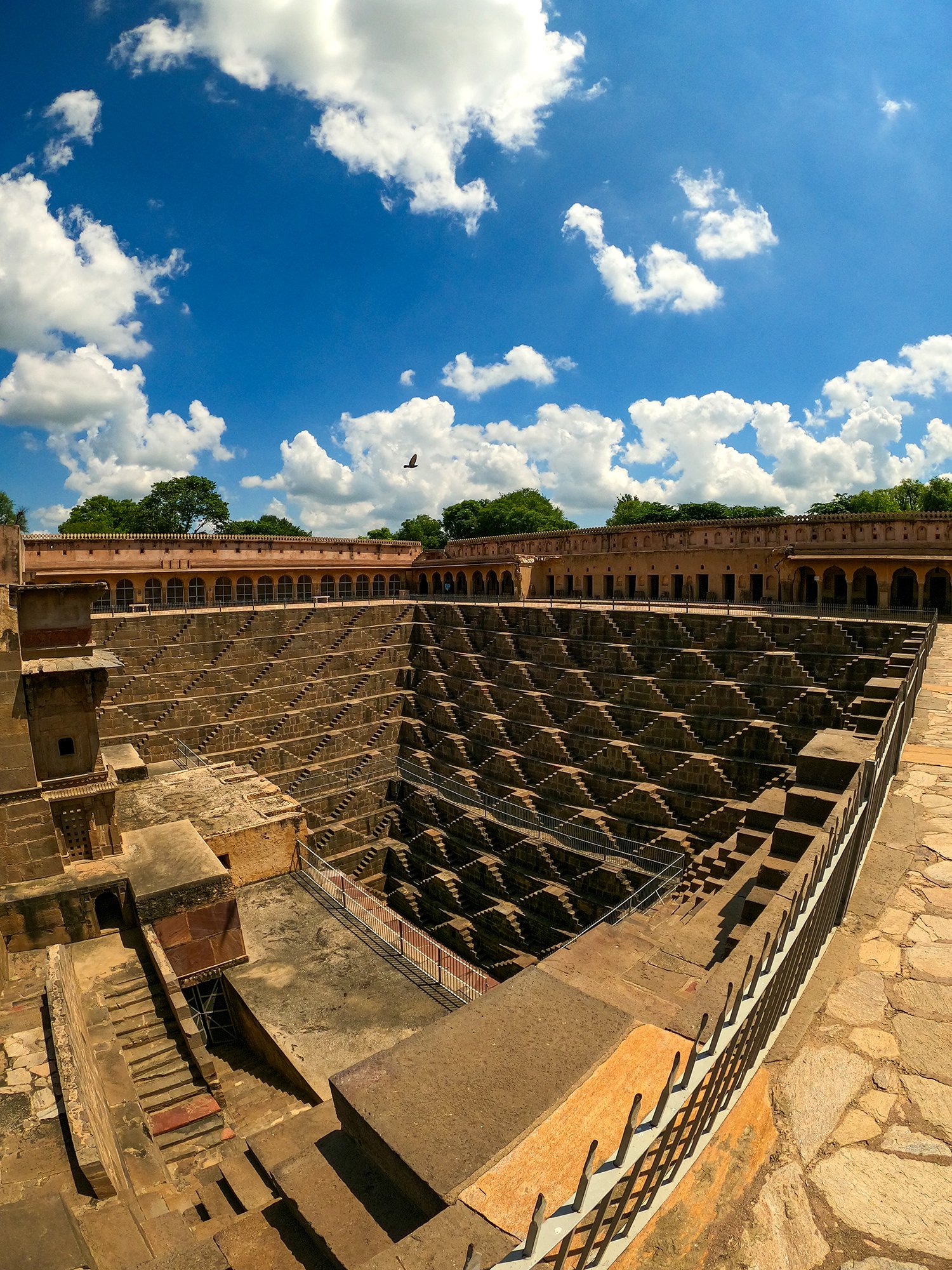 Chand Baori: India’s Geometric Wonder (image credits: wikimedia)
