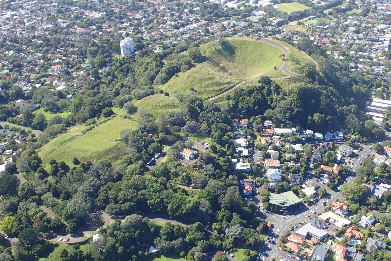 Maungawhau / Mount Eden: Auckland’s Highest Natural Point (image credits: wikimedia)