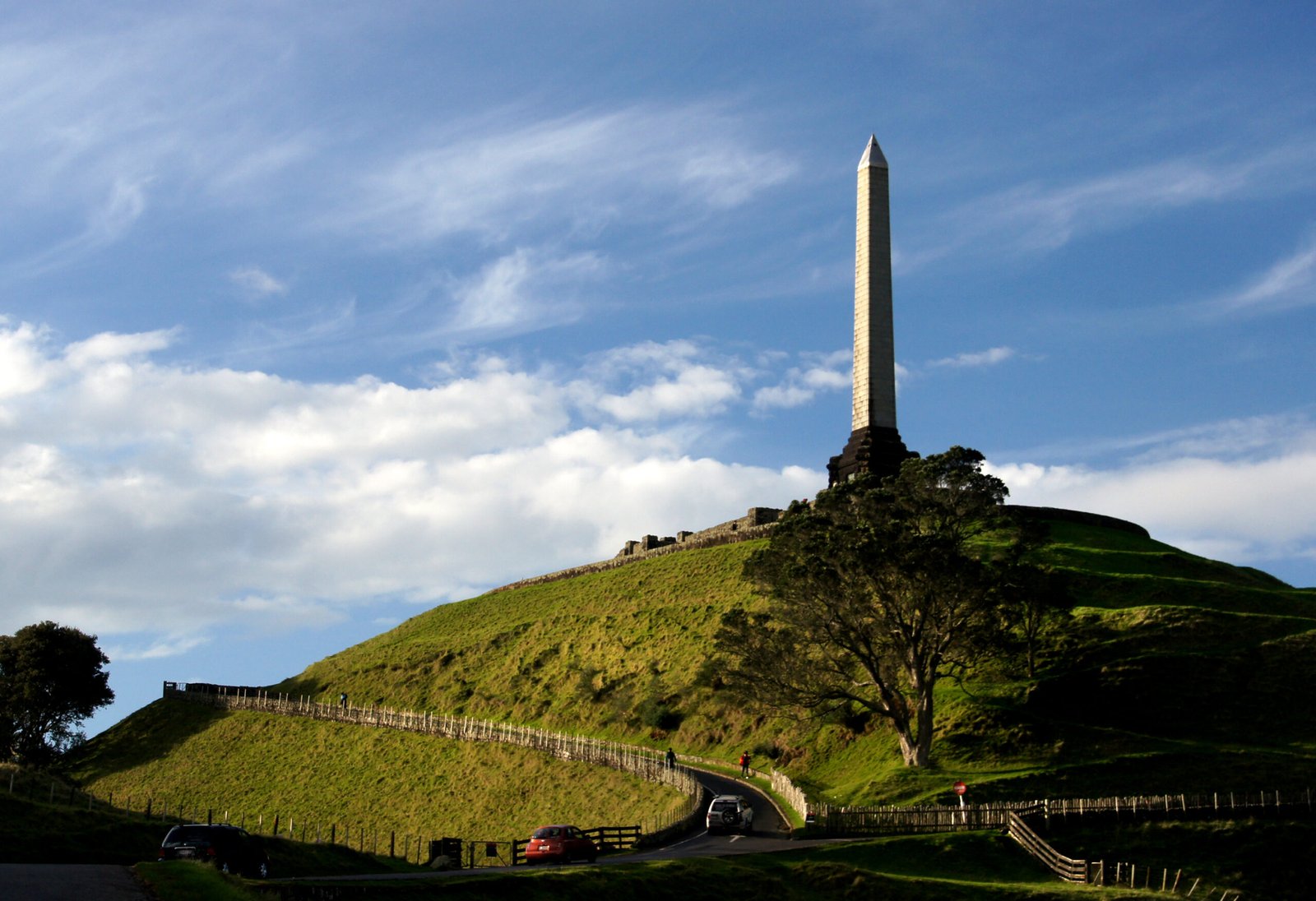 Maungakiekie / One Tree Hill: A Symbolic Peak (image credits: wikimedia)