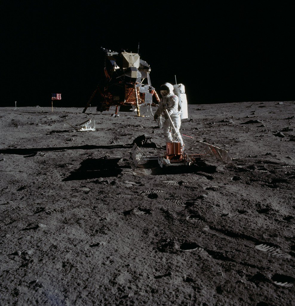 Moonquakes: The Moon’s Subtle Tremors (image credits: flickr)