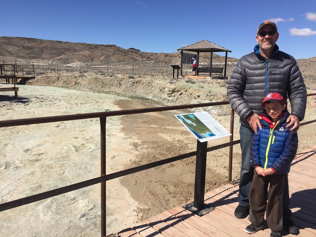 Mill Canyon Dinosaur Tracksite: Footprints to the Past (image credits: flickr)