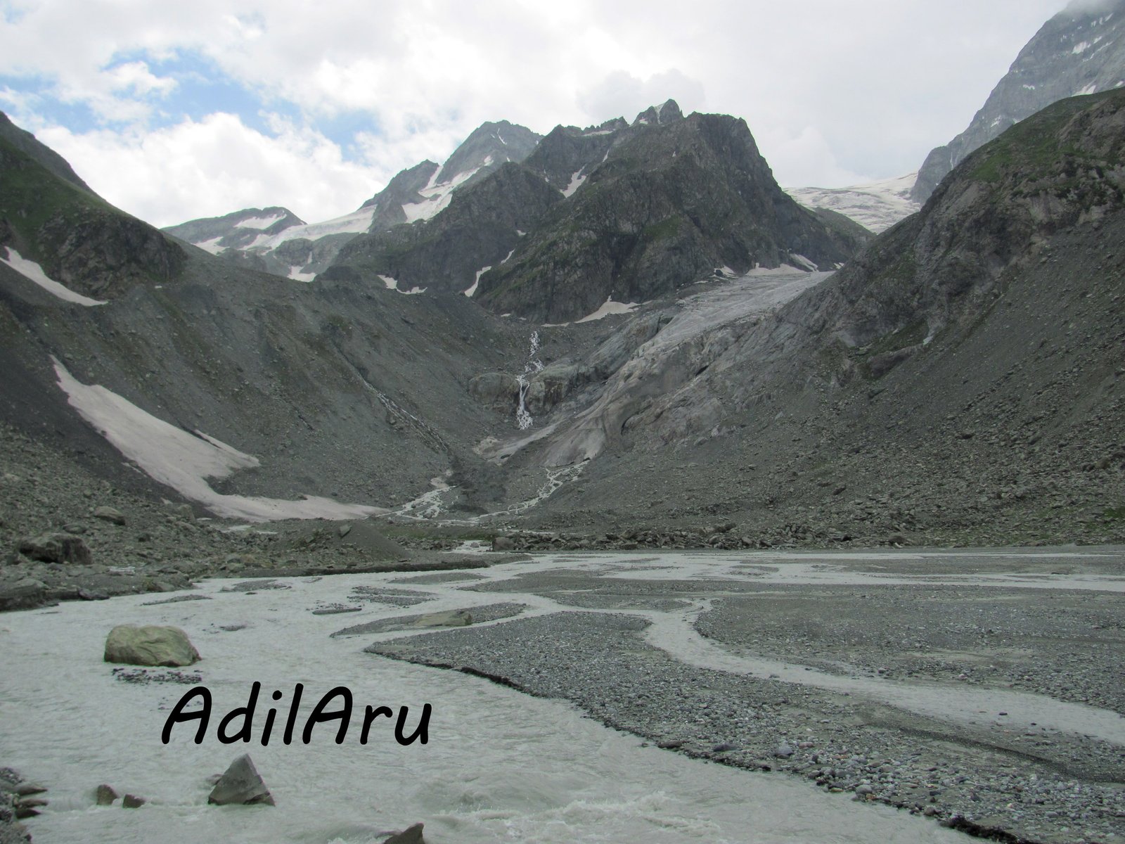 The Role of Subglacial Rivers in Shaping the Earth (image credits: wikimedia)
