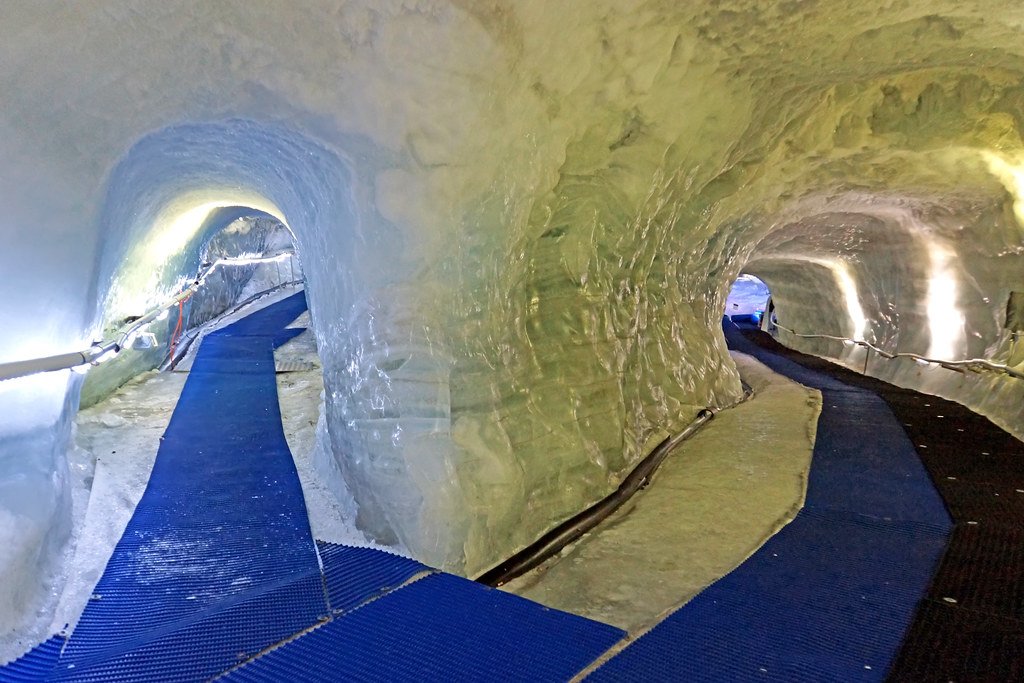 Artistry in Ice: Natural Sculptures and Marvels (image credits: flickr)