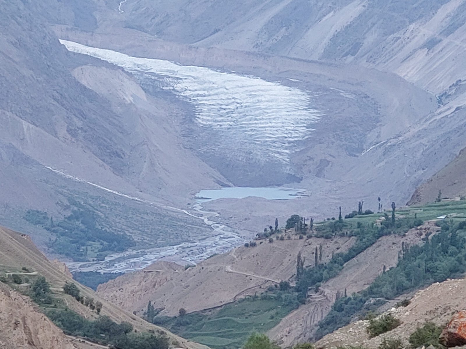 Flooded Valleys: When Melting Glaciers Overwhelm Rivers (image credits: wikimedia)