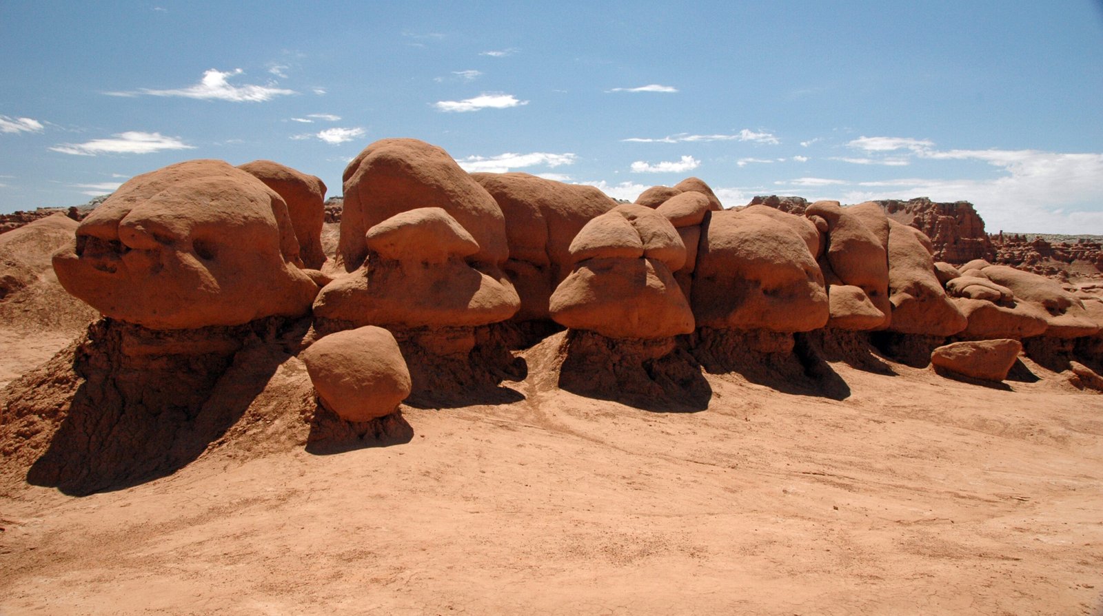 The Goblin Valley Otherworld (image credits: wikimedia)