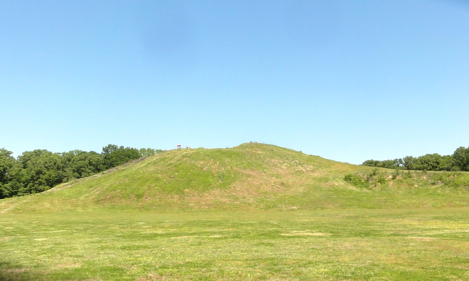 The Mysterious Mounds (image credits: wikimedia)