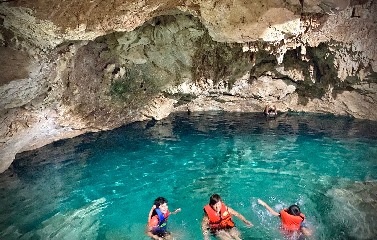 The Birth of Cenotes: Nature’s Subterranean Wells (image credits: wikimedia)