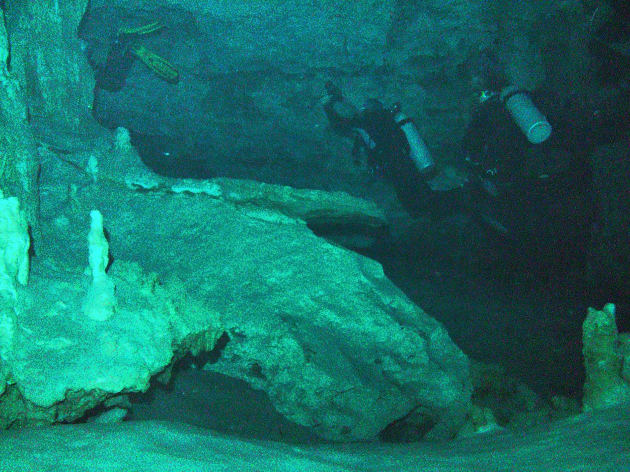 The Unseen Wonders Below: A Never-Ending Mystery (image credits: wikimedia)