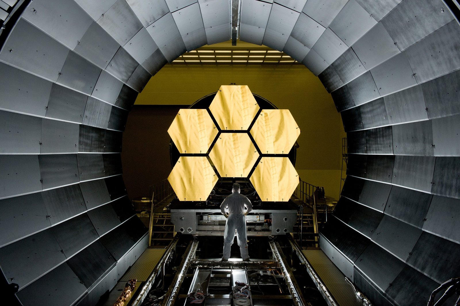 Mirror Lab Creates Eyes for Giant Telescopes (image credits: wikimedia)