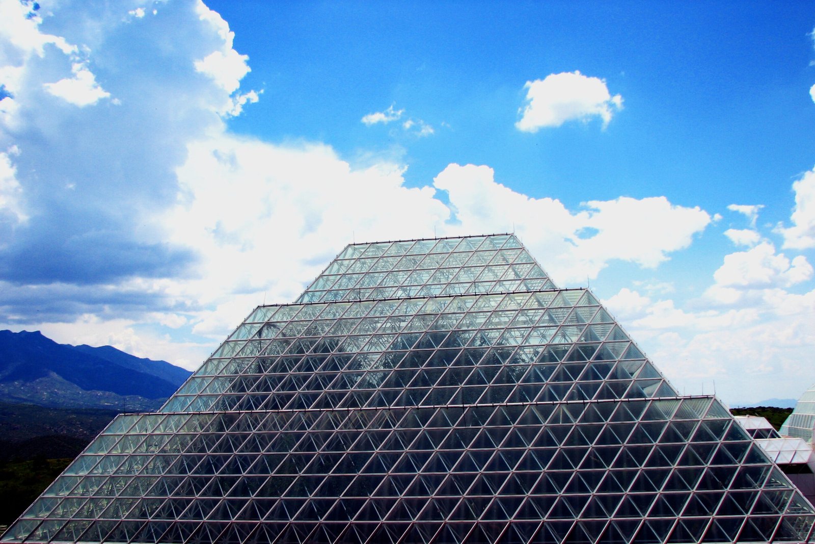 Biosphere 2: Testing Life Support for Space (image credits: wikimedia)