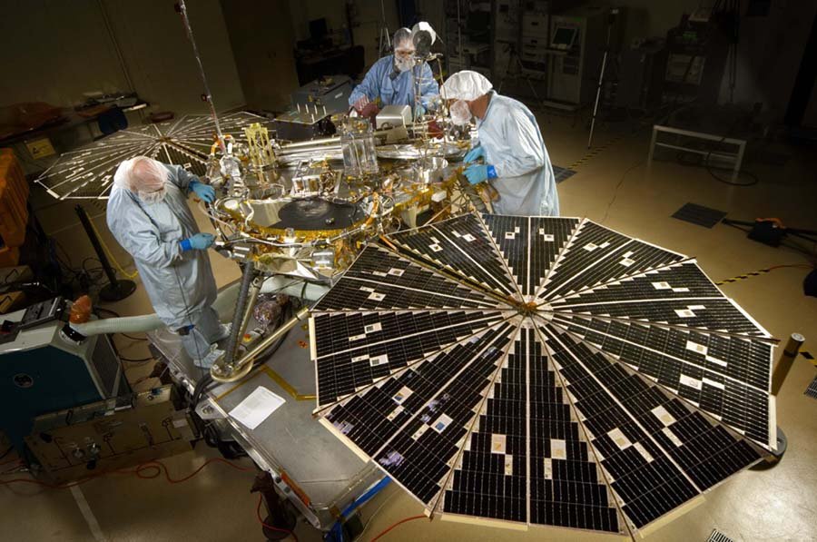 Phoenix Mars Mission Touches Down Successfully (image credits: wikimedia)