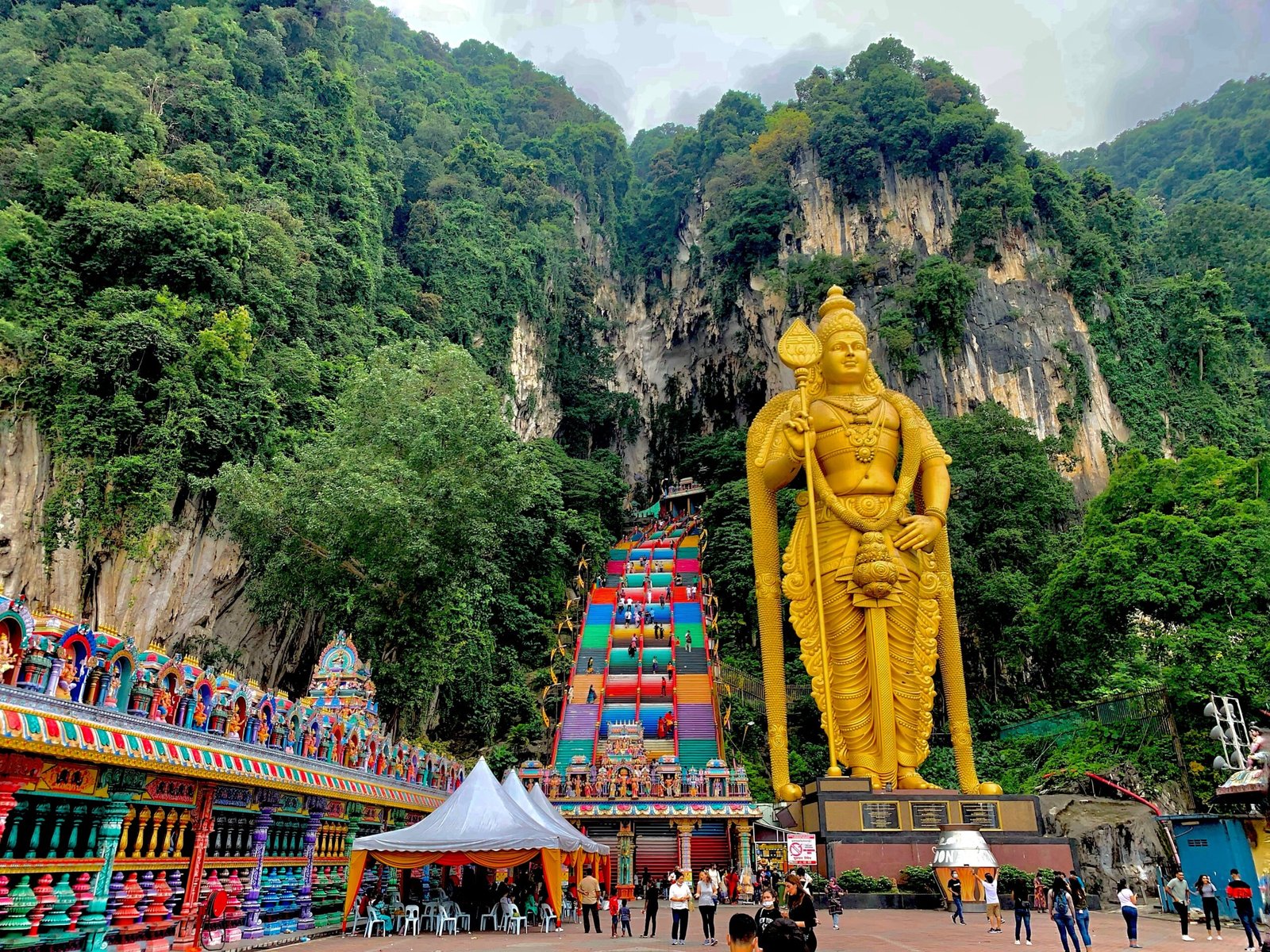 Unique Environmental Conditions in Batu Caves (image credits: wikimedia)