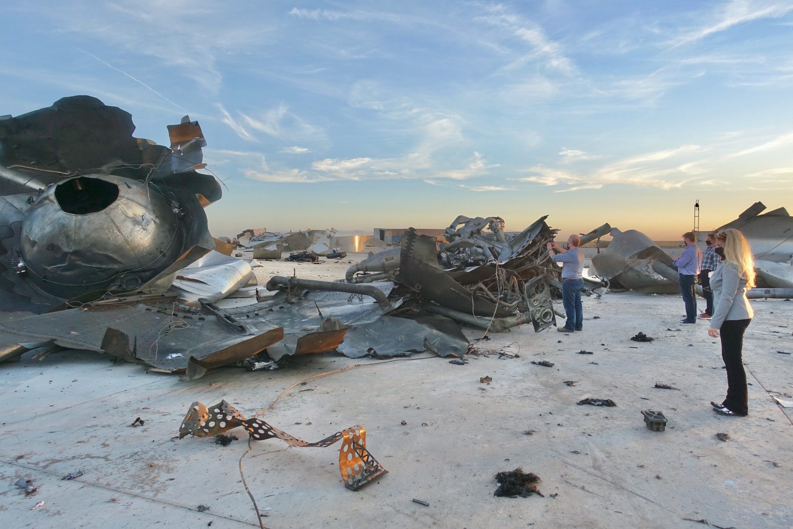 The SpaceX Dragon Capsule's Unplanned Homecoming (image credits: wikimedia)