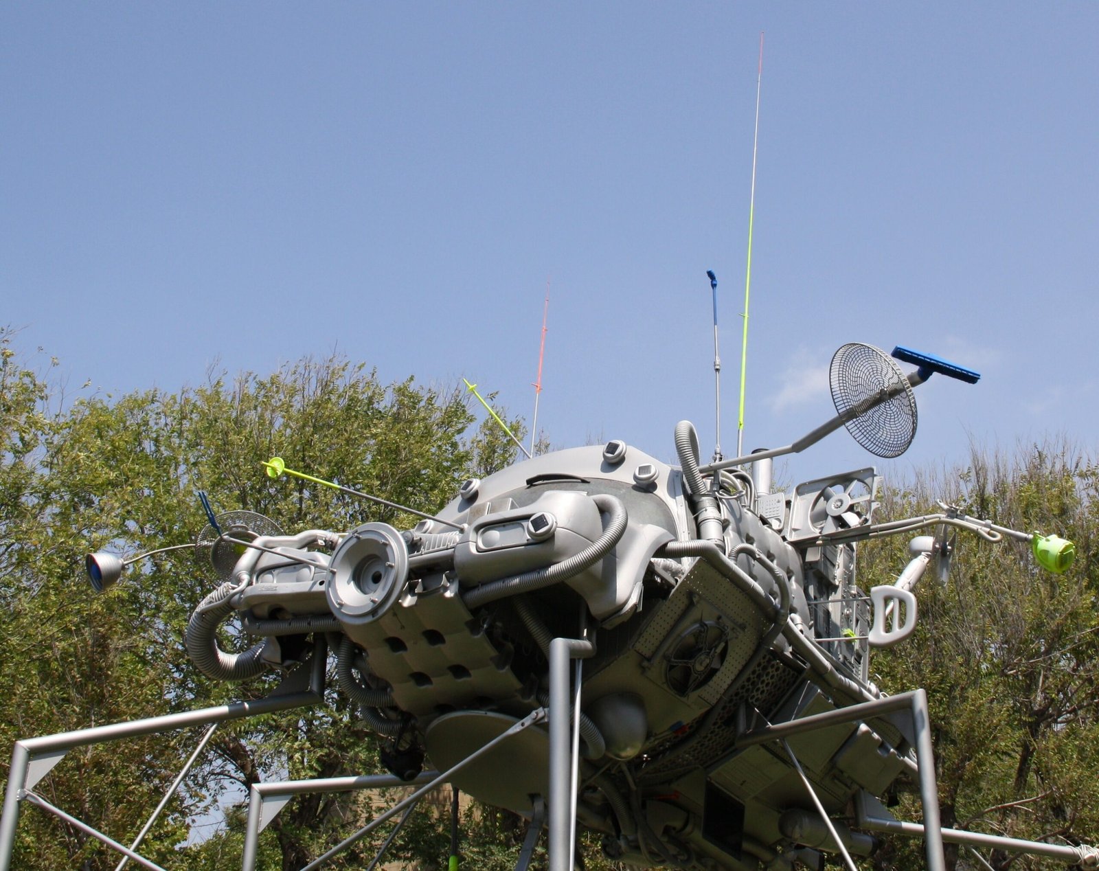 The Computer That Computed Its Way Back to Earth (image credits: wikimedia)