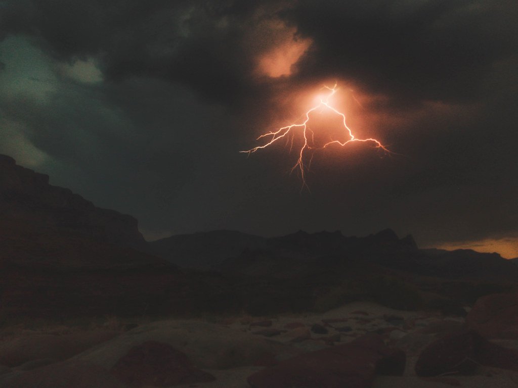 The Beauty and Terror of Nature's Electric Show (image credits: flickr)
