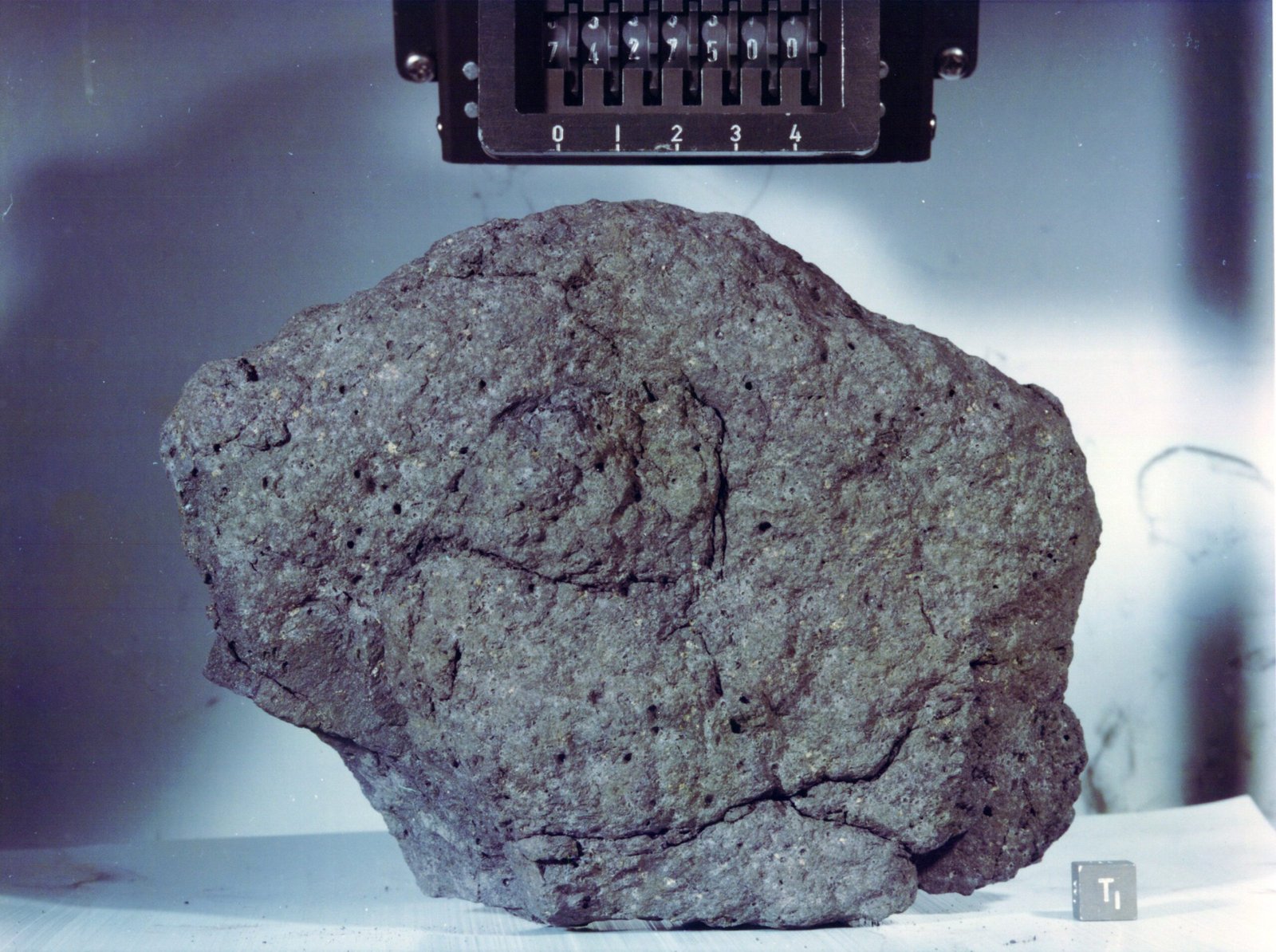 Building a Lunar Time Machine: Dating Events in Earth’s History (image credits: wikimedia)