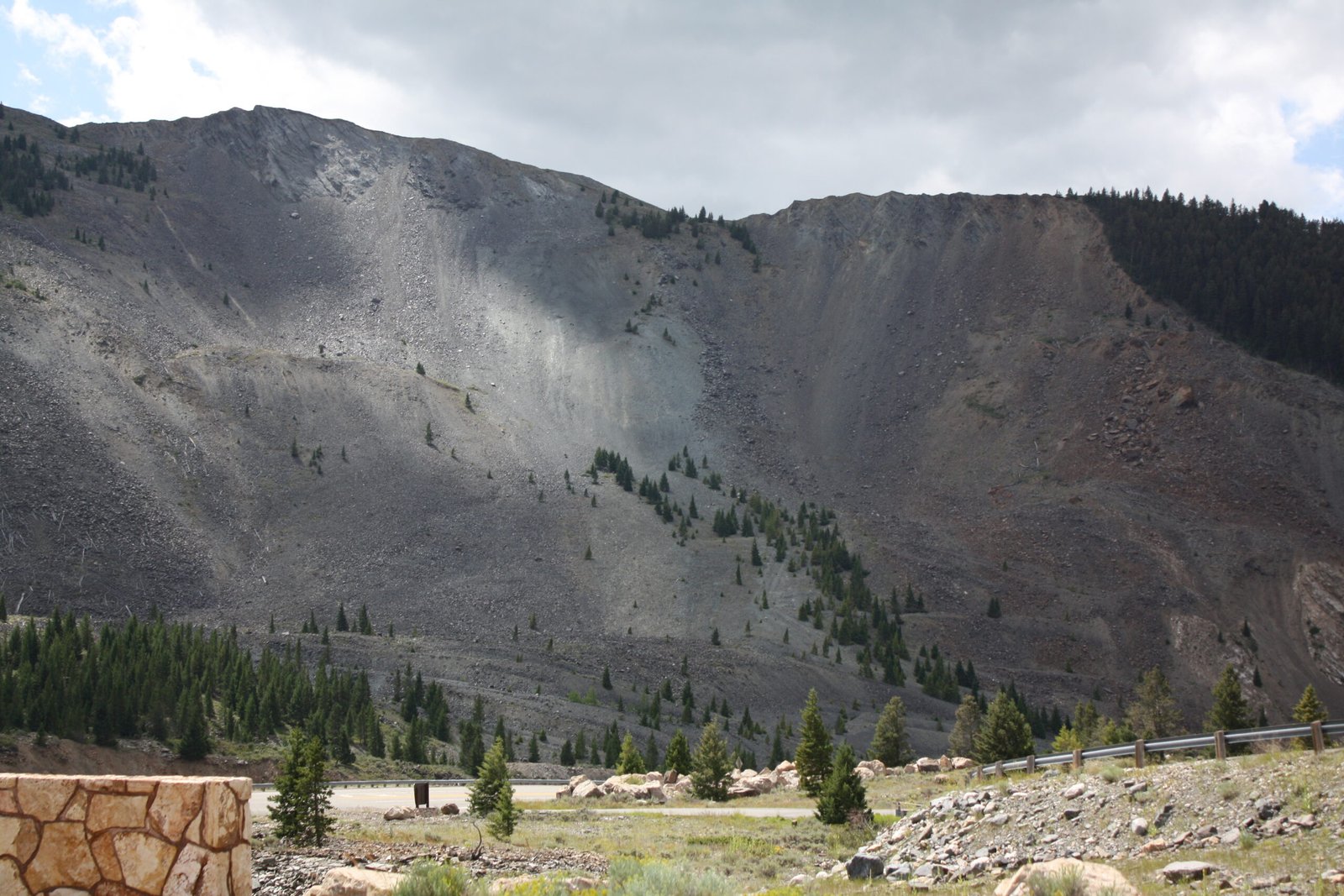 What the Land Remembers: Natural Markers of Past Quakes (image credits: wikimedia)