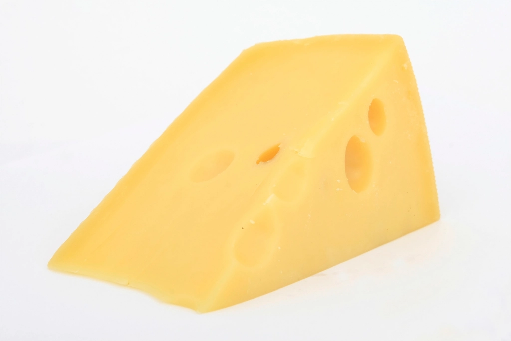 How to Enjoy Swiss Cheese at Its Best (image credits: rawpixel)