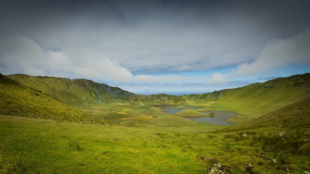 The Volcanic Hellscape That Plants Call Home (image credits: flickr)