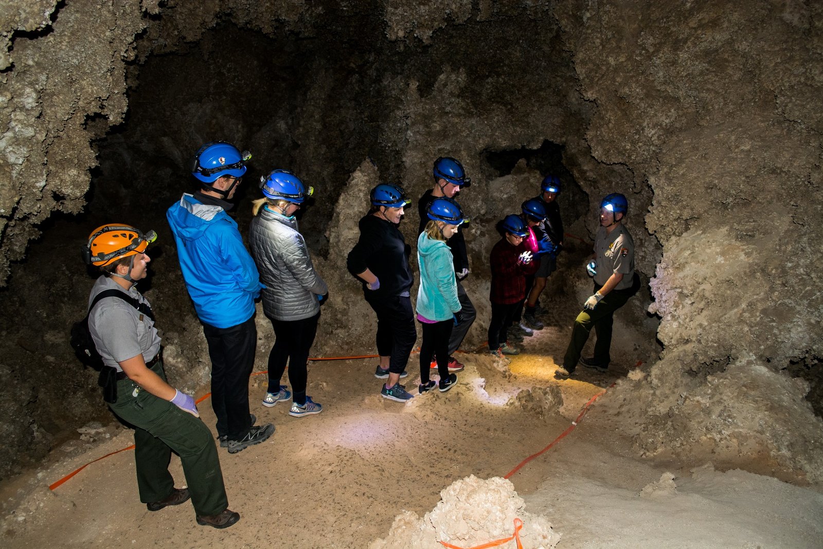 Visiting Responsibly: How to Experience the Caverns (image credits: wikimedia)