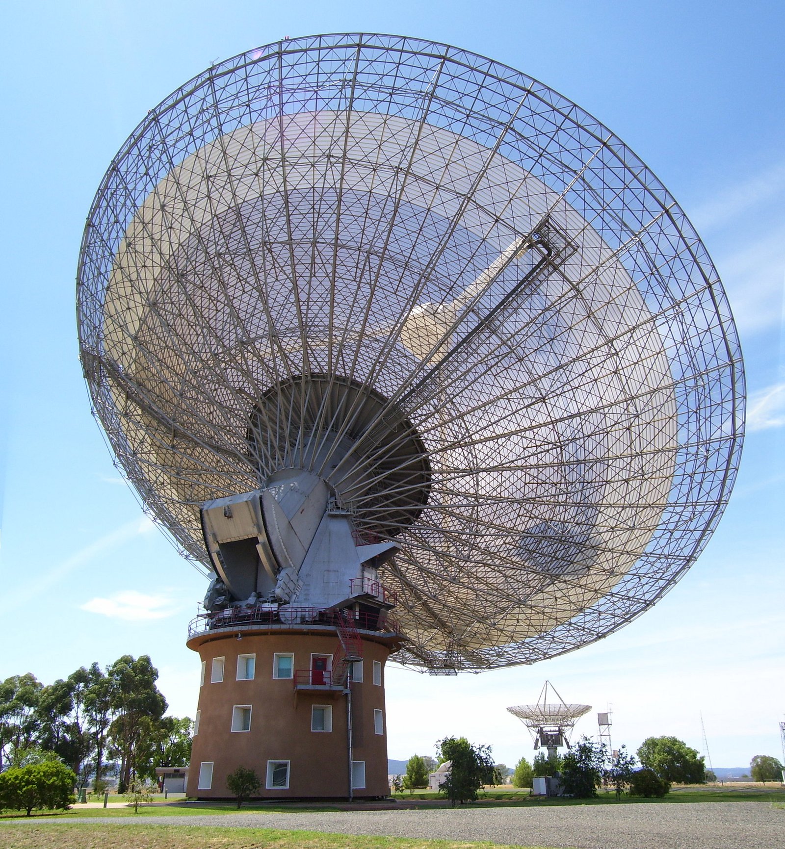 Parkes Observatory Opened the Door to Pulsar Astronomy (image credits: wikimedia)