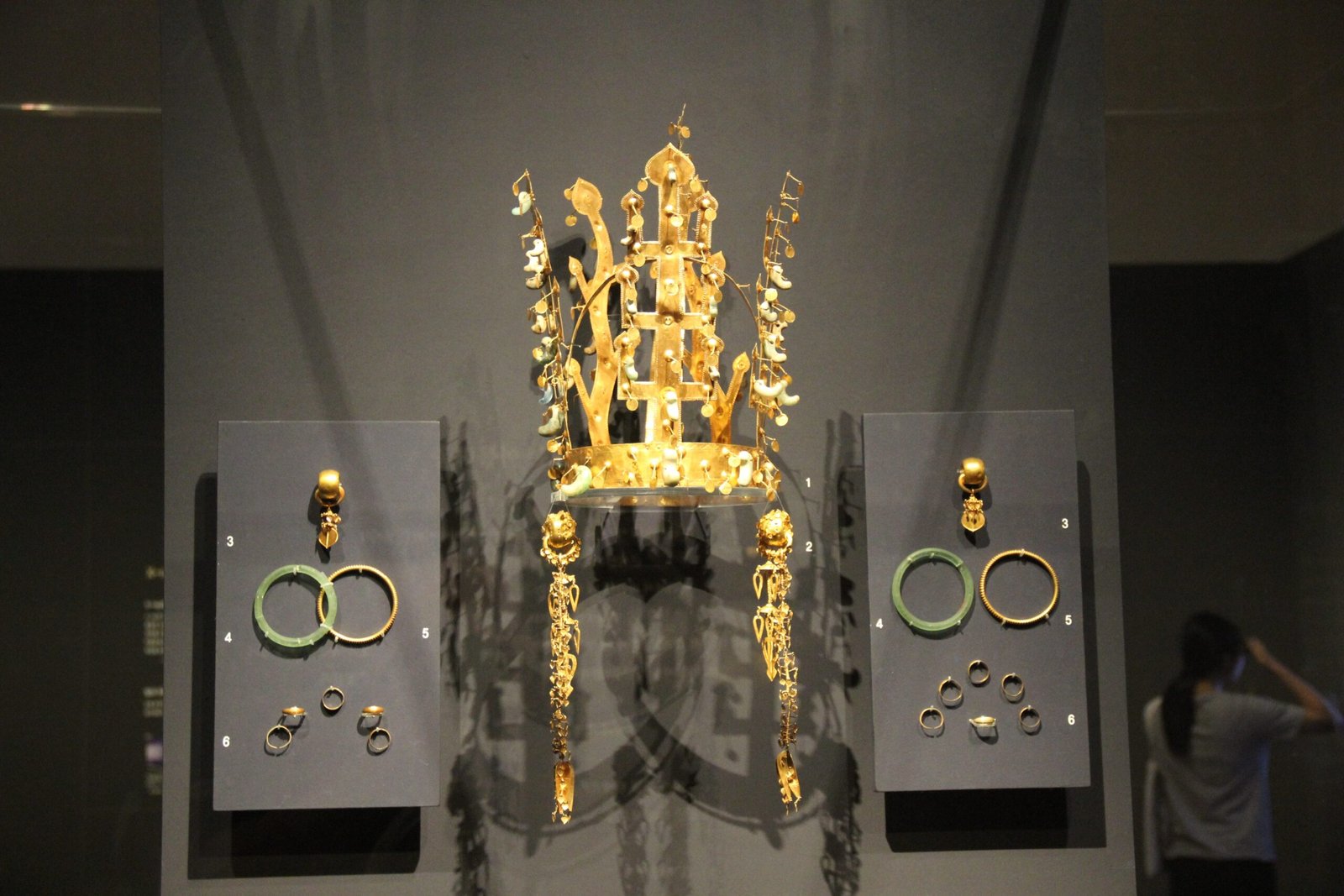 The Silla Gold Crowns: Royalty in Death (image credits: wikimedia)
