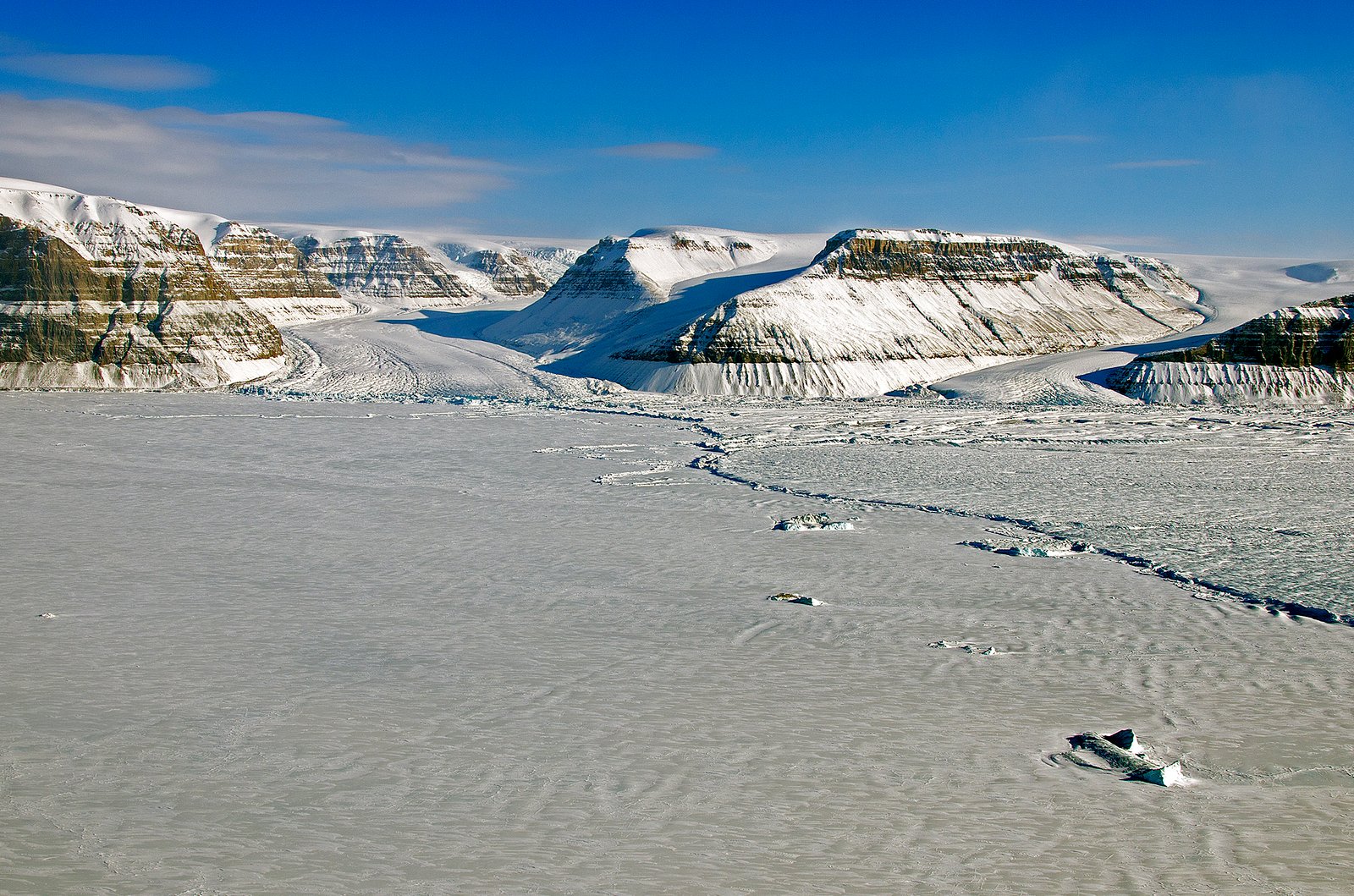 Glacial Calving: Nature’s Thunderclap (image credits: wikimedia)