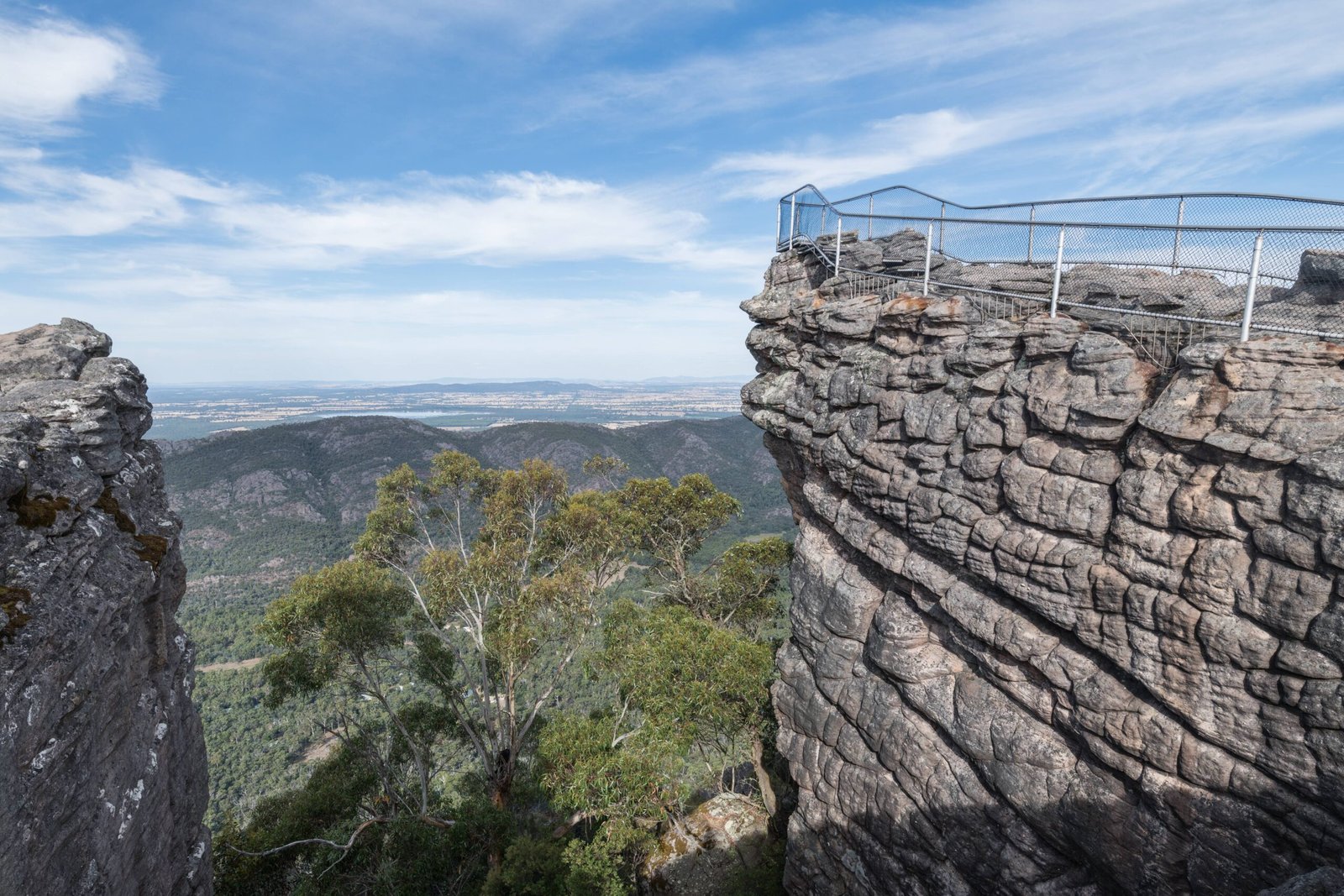Grampians National Park: Victoria's Ancient Mountain Spine (image credits: wikimedia)